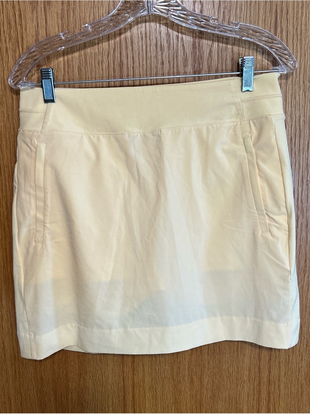 Athleta Brooklyn Skort 16” Womens Size 8 Pale Yellow Tennis Golf Stretch Skirt